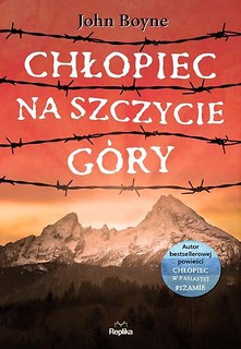 Chłopiec na szczycie g&oacute;ry TW